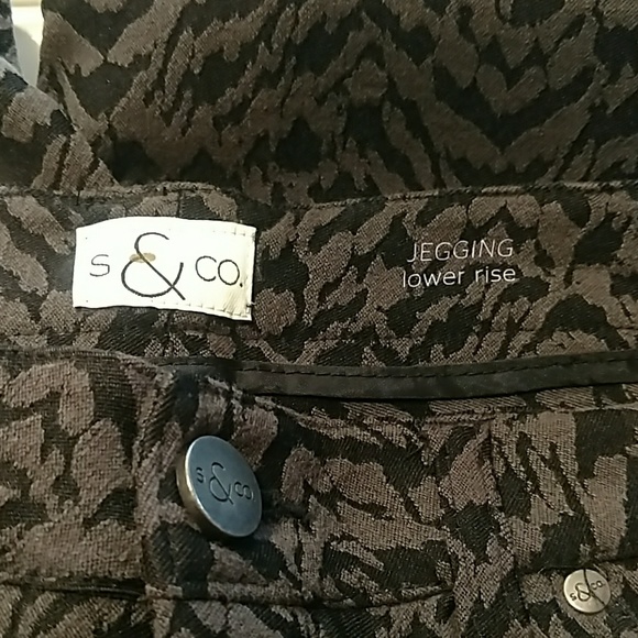 Macy's Printed Jeggings - Picture 2 of 3
